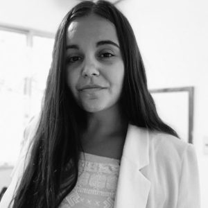 Lic. Ps. Romina Mircovich Psicoterapeuta psicoanalítica Atiende niños, adolescentes y adultos